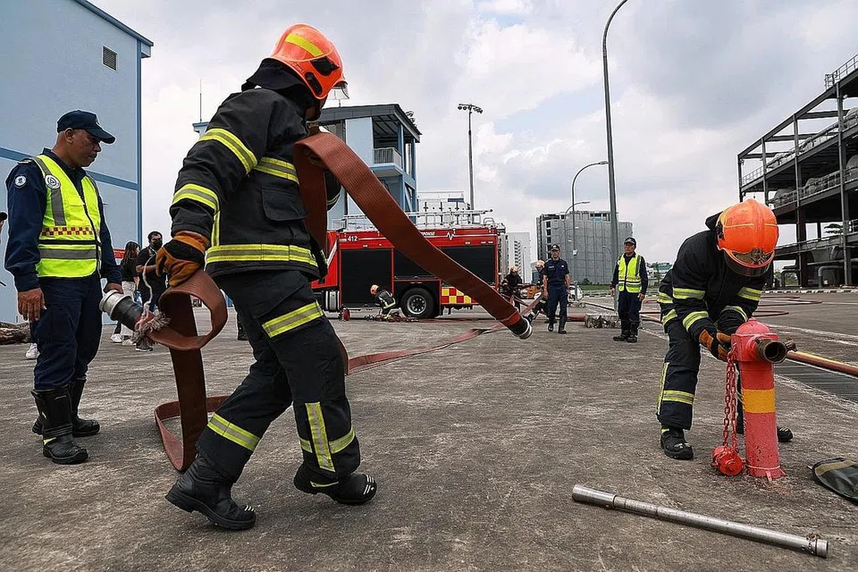 Latihan anggota NSF SCDF guna simulator kebakaran sebenar, Berita ...