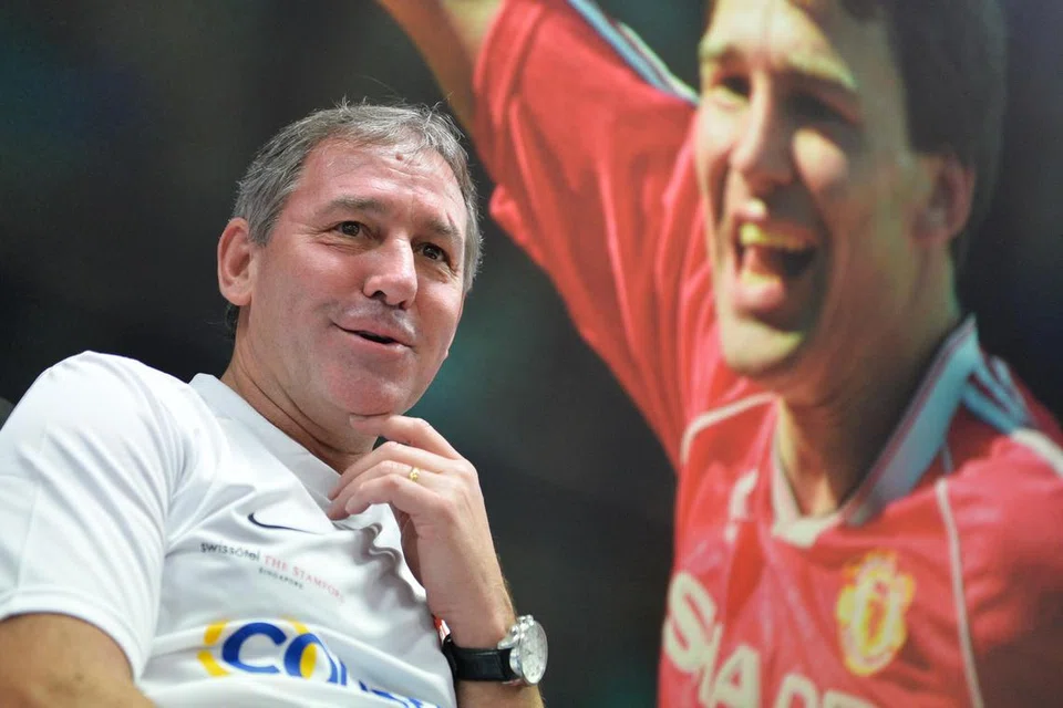 Semasa bermain bagi Manchester United, Bryan Robson, digelar sebagai ‘Captain Marvel’. Namun sebagai pengurus, beliau gagal di Bradford, West Bromwich dan Sheffield United selain pasukan nasional Thailand.