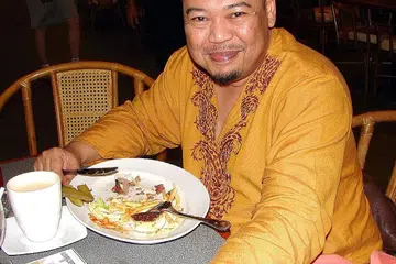 MAMAT KHALID: Belum boleh dipindahkan ke wad biasa bagi tujuan pemantauan. Bagi memastikan jantungnya kembali stabil, doktor merehatkan pengarah terbabit selama 48 jam dengan memberikan dos ubat yang membolehkannya tidur. - Foto fail