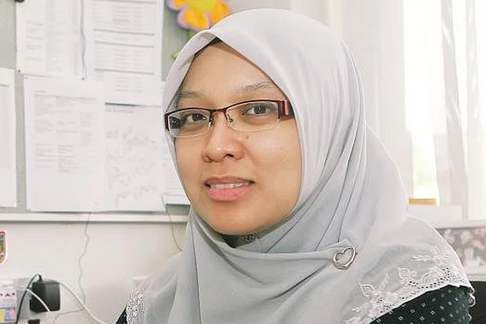  DR INTAN AZURA MOKHTAR