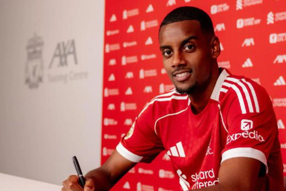 Pemindahan penyerang  Alexander Isak daripada Newcastle United kepada Liverpool sebanyak 125 juta paun ($217.4 juta) pada 1 September catat rekod Liga Perdana England (EPL).