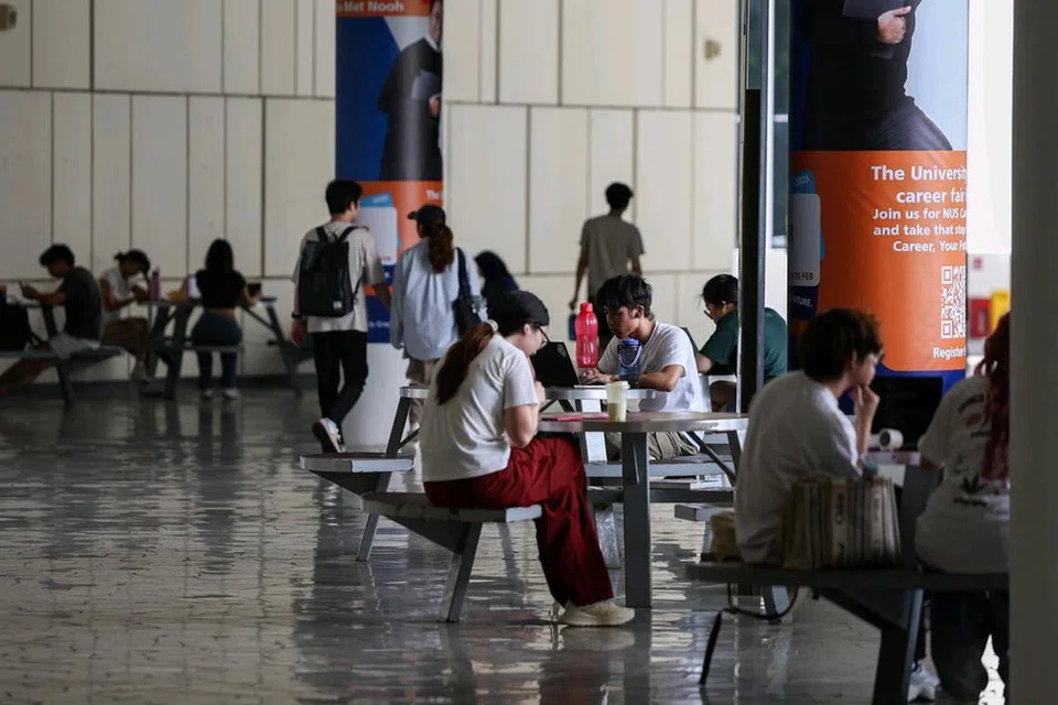 Dengan mengurangkan beban mental, memudahkan pergaulan sosial merentasi kelas pendapatan, kita boleh menjadikan padang permainan ini lebih seimbang, di samping menggalak anak muda Singapura mengejar cita-cita tinggi. 