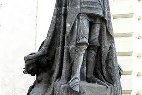 MONUMEN BUAT HANTU: Hantu satria Jachym Berka atau ‘Iron Man’ adalah satu-satunya hantu dalam dunia yang diberikan sanjungan dalam bentuk tugu peringatan di Prague.