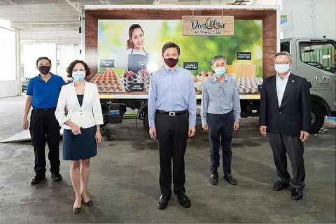 PELBAGAI RANTAIAN BEKALAN: Mendapatkan bekalan telur dari Poland menjadi semacam isyarat dan paparan bagaimana Singapura ingin mempelbagaikan rantaian bekalannya. - Foto fail MTI