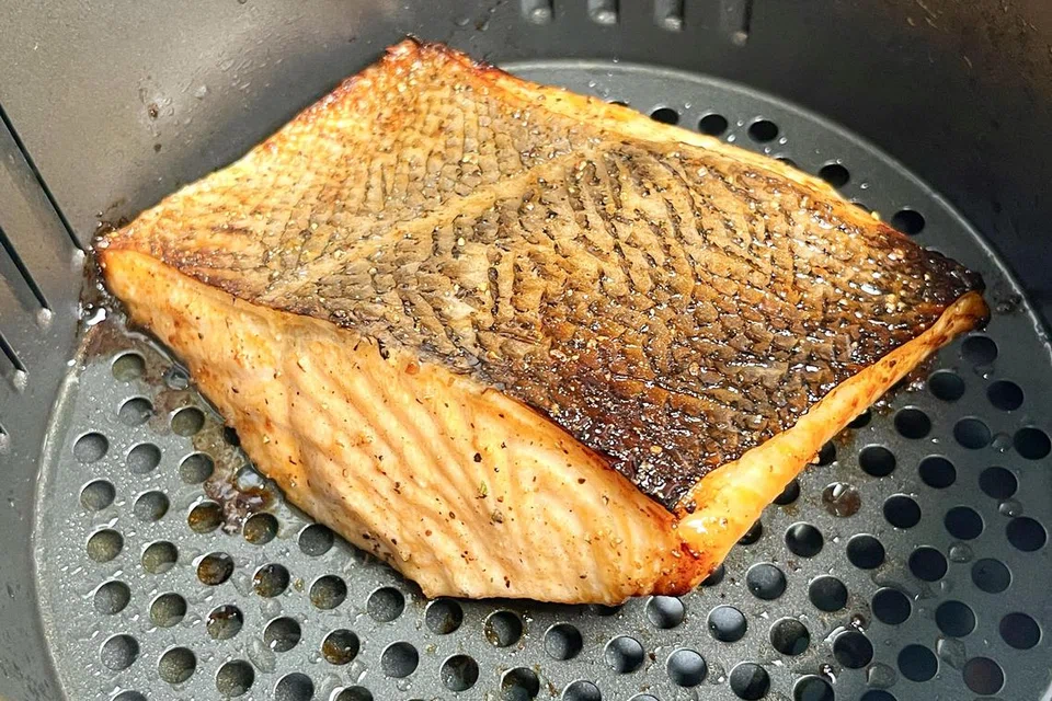 MUDAH DIMASAK: Ikan salmon antara ikan berminyak yang mudah dimasak.