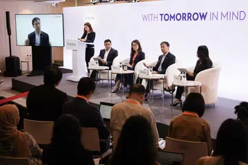 (Atas pentas, dari kiri) Moderator, Pengarah Urusan, Hal Ehwal Awam, Cik Lena Goh; dan anggota panel, Ketua, Hartanah, Timbalan Ketua, Pelaburan Dana Ekuiti Persendirian Temasek International, Encik Alpin Mehta; Ketua Pegawai Kewangan Temasek International, Cik Png Chin Yee; Timbalan Ketua Pegawai Eksekutif Temasek International, Encik Chia Song Hwee; serta Ketua, Perkhidmatan Kewangan Temasek International, Cik Connie Chan, semasa sidang media Temasek Review 2024 pada 9 Julai.