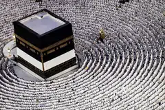 Ibadah solat adalah bukti keimanan, yang memberi dorongan jelas untuk kita sentiasa menjaganya dan menekankan kepentingannya, baik kepada diri kita sendiri mahupun kepada orang di sekeliling kita. 