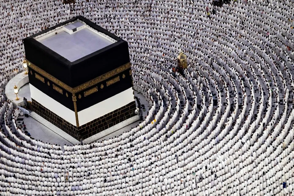 Ibadah solat adalah bukti keimanan, yang memberi dorongan jelas untuk kita sentiasa menjaganya dan menekankan kepentingannya, baik kepada diri kita sendiri mahupun kepada orang di sekeliling kita. 