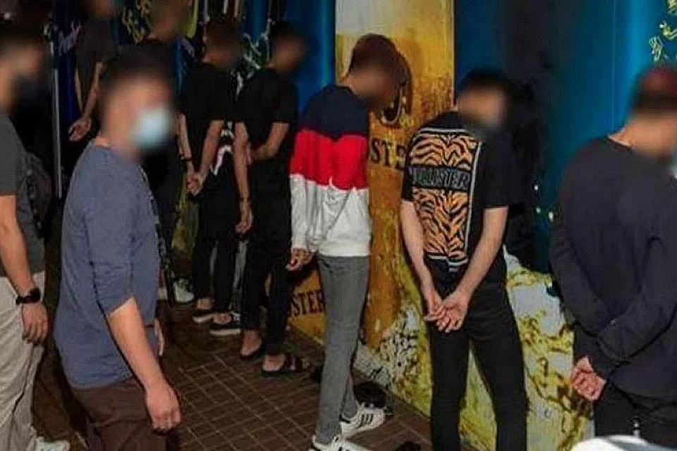 DISYAKI ANGGOTA KUMPULAN HARAM: Dalam operasi dua minggu di seluruh negara mulai 21 Disember lalu, polis menahan suspek berusia antara 16 dengan 65 tahun. - Foto SPF