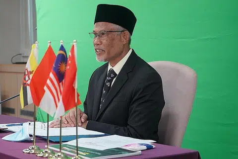 KUKUHKAN PERPADUAN: Encik Masagos di Mesyuarat Tidak Rasmi Mabims ke-19 yang diadakan secara maya semalam. - Foto FACEBOOK MASAGOS ZULKIFLI