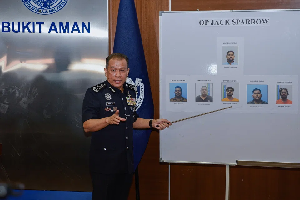 Samseng, dilumpuhkan