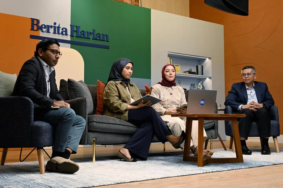 Dr Walid Jumblatt Abdullah,  Nur Fathin Awalludin,  Natasha Mustafa, Dr Norshahril Saat.