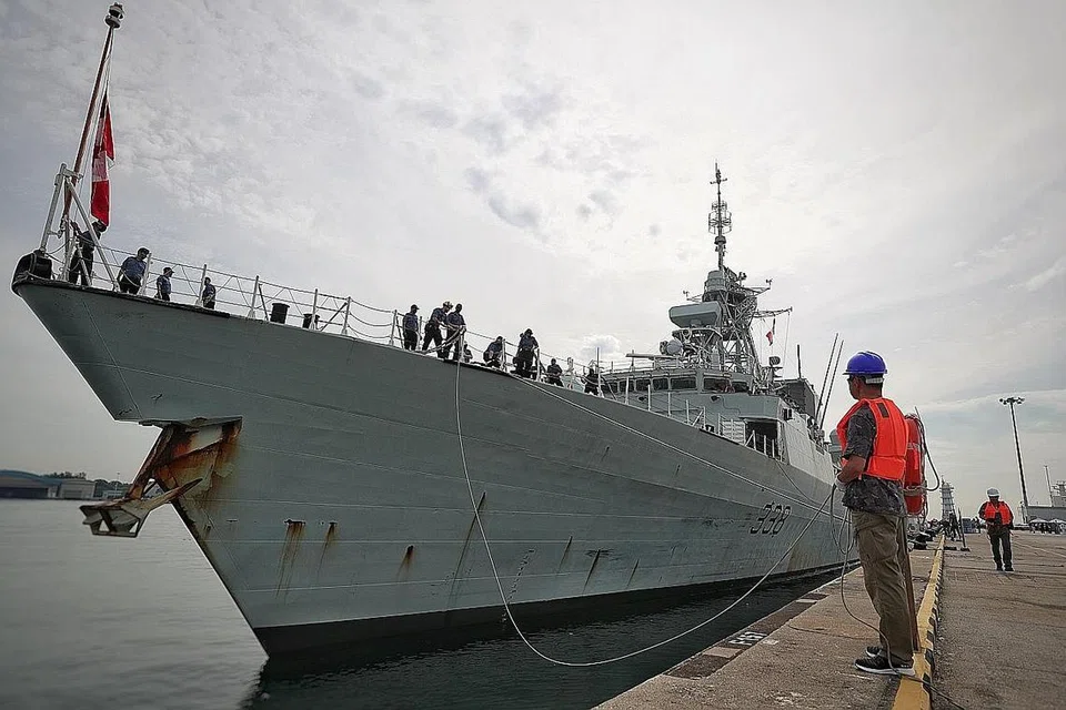 KERJASAMA BERTERUSAN: Ini adalah lawatan kapal Canada yang ketujuh ke Singapura dalam tempoh lima tahun. - Foto BH oleh KEVIN LIM