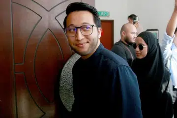 Pasangan pempengaruh Malaysia, Alif Teega (depan) dan isteri, Aisyah Hijanah (belakang) mengaku tidak bersalah atas 10 tuduhan salah guna wang infak lebih RM1.53 juta di Mahkamah Shah Alam, Selangor, pada 23 September.