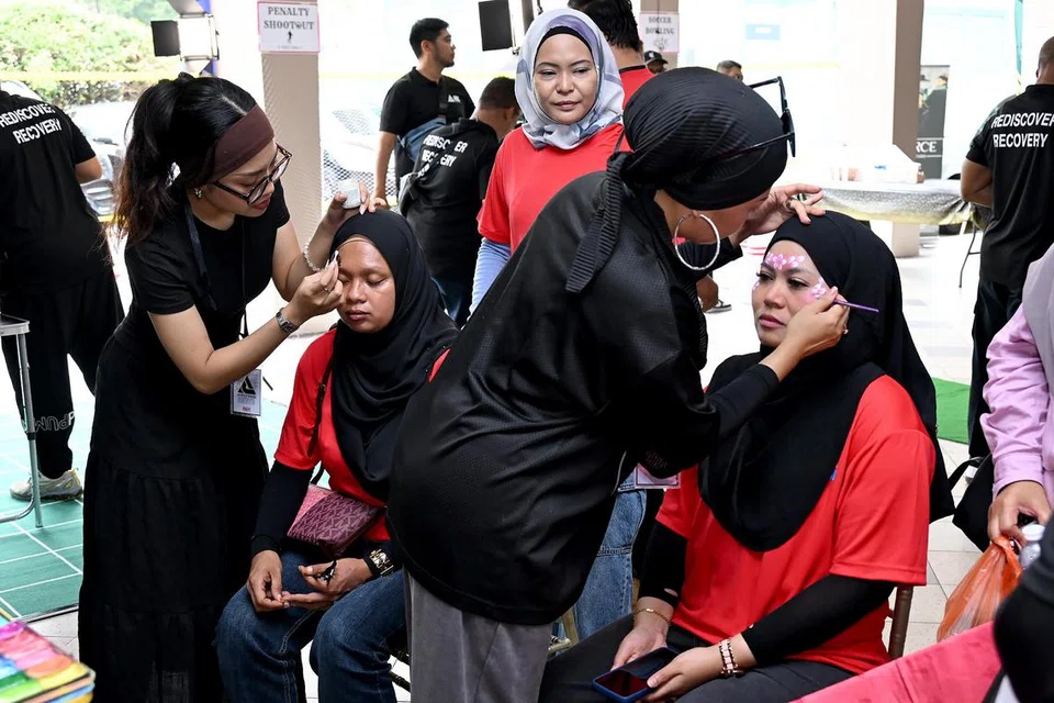 Singapura, Dr Muhammad Faishal Ibrahim, bekas pesalah, penjaga, sokongan, pemulihan, Fund the Fight Fiesta SG60, Kelab Masyarakat Kampong