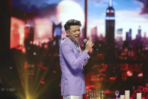 TERPUKUL DENGAN PERSEMBAHAN: Ramai yang dapat rasakan suara hati Hady Mirza apabila beliau menyanyikan lagu ‘How Am I Supposed To Live Without You’ penuh kesan.