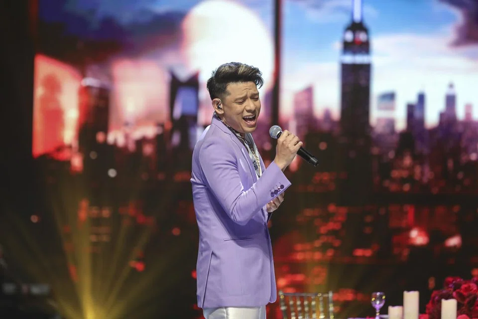 TERPUKUL DENGAN PERSEMBAHAN: Ramai yang dapat rasakan suara hati Hady Mirza apabila beliau menyanyikan lagu ‘How Am I Supposed To Live Without You’ penuh kesan.