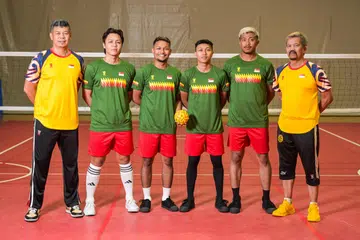 Pasukan yang akan mewakili Singapura di Piala Dunia Sepak Takraw di Patna, Bihar, India - (dari kiri) penolong jurulatih, Nur Hisham Adam; kapten pasukan, Muhammad Danish Irfan Muhamad Faizal; Abdul Hammirruddin Noor, Akmal Musyarraf Rostam, Muhammad Khairilshamy Shamsudin; dan ketua jurulatih, Salleh Nanang. Dua lagi pemain, Zaihirrman Zaharudin dan Youri Adli Fathullah Ahmadi tidak ada dalam gambar.