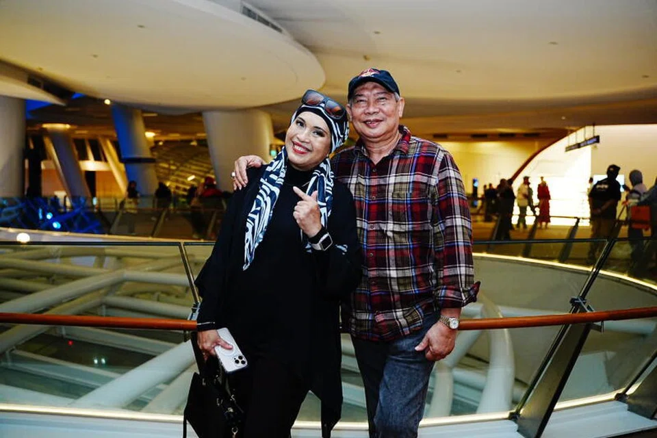 Cik Ramlah Mohammed Deros, Encik Sadli Maswan, 