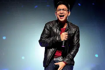 ENGGAN UNGU DIBUBAR: Walaupun sibuk dengan amanah sebagai ahli politik dan wakil Wali Kota di Palu, Sulawesi Tengah, Pasha enggan band Ungu yang dibangun dengan jerih payah terkubur begitu sahaja, lantas menantikan konsert ulang tahun ke-20 band itu di Esplanade bulan depan. - Foto-foto KLIK KABAR 