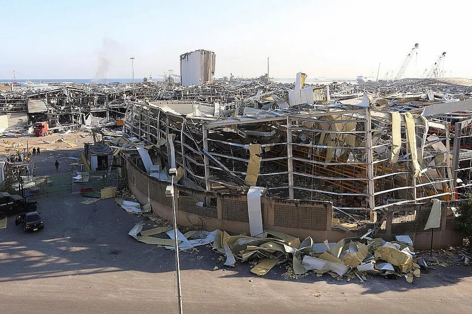 IKTIBAR: Kejadian letupan di Beirut harus menjadi iktibar kepada semua pihak tentang bahaya menyimpan bahan letupan. - Foto REUTERS