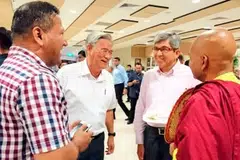 DIALOG BERSAMA PEMIMPIN AGAMA: Dr Yaacob (dua dari kanan) bersama beberapa pemimpin agama di dialog yang membincangkan isu pengganasan dan fahaman pelampau. - Foto FACEBOOK DR YAACOB IBRAHIM