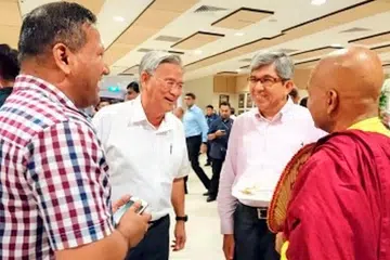 DIALOG BERSAMA PEMIMPIN AGAMA: Dr Yaacob (dua dari kanan) bersama beberapa pemimpin agama di dialog yang membincangkan isu pengganasan dan fahaman pelampau. - Foto FACEBOOK DR YAACOB IBRAHIM