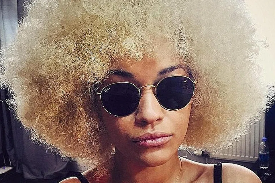 RITA ORA: Penggubah lagu asal Albania ini teruskan imej persis selebriti kulit hitam setelah disangka memang keturunan Afrika. - Foto INSTAGRAM RITA ORA