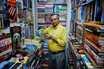 NIAGA TURUN-TEMURUN: Pemilik Ana Bookstore di Far East Plaza, Encik Mohd Noorul Islam, mewarisi perniagaan itu, yang berasal di Bras Basah Road, daripada bapa, yang mewarisinya daripada bapanya. - Foto BH oleh MOHD KHALID BABA