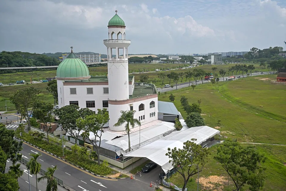 Masjid Alkaff Kampung Melayu telah memasang khemah di luar masjid sebagai persiapan menerima lebih ramai bilangan anggota jemaah untuk bersolat tarawih pada Ramadan 2024.