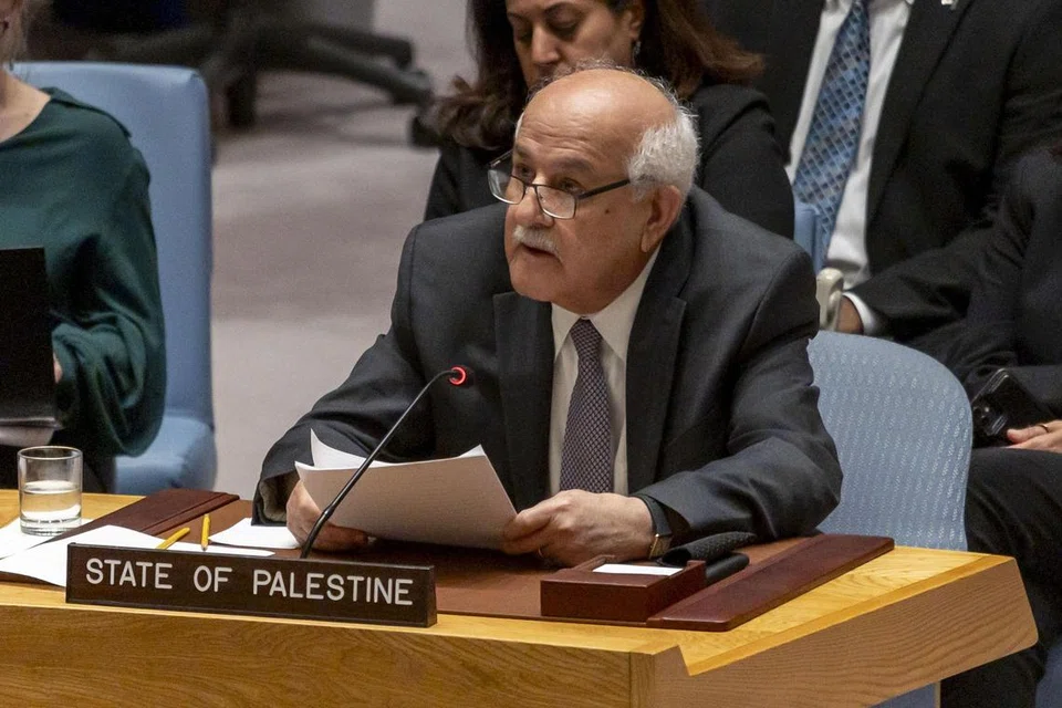 Duta Palestin ke Pertubuhan Bangsa-Bangsa Bersatu (PBB), Encik Riyad Mansour, menghadiri sesi ke-79 Perhimpunan Agung PBB dengan mengambil tempatnya di meja bertanda ‘Negara Palestin’. 