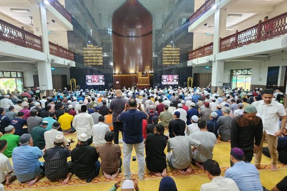 BAKAL NAIK TARAF: Ruang solat Masjid Alkaff Kampung Melayu yang akan dibesarkan di bawah projek peningkatan masjid. Masjid ini terletak di Bedok Reservoir Road. 