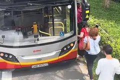 Pada pagi 10 Jun, bas perkhidmatan 972 mengalami kejadian kerosakan di tengah-tengah Ekspreswe Rentas Pulau (PIE) dan penumpang terpaksa turun untuk menaiki bas lain.