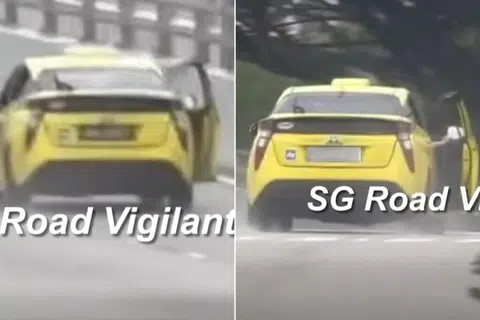 Dalam rakaman video yang dimuat naik di halaman Admin SGRV, sebuah teksi kuning dilihat bergerak di laluan paling kanan sebuah jalan dengan pintu sisi pemandunya terbuka.