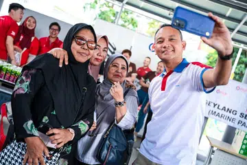 Anggota Parlimen (AP) GRC Marine Parade, Encik Fahmi Aliman, yang juga Mayor Majlis Pembangunan Masyarakat (CDC) South East, telah berbuka puasa bersama 250 penduduk di Blok 11A Pavillion, Eunos Crescent pada 15 dan 16 Mac.