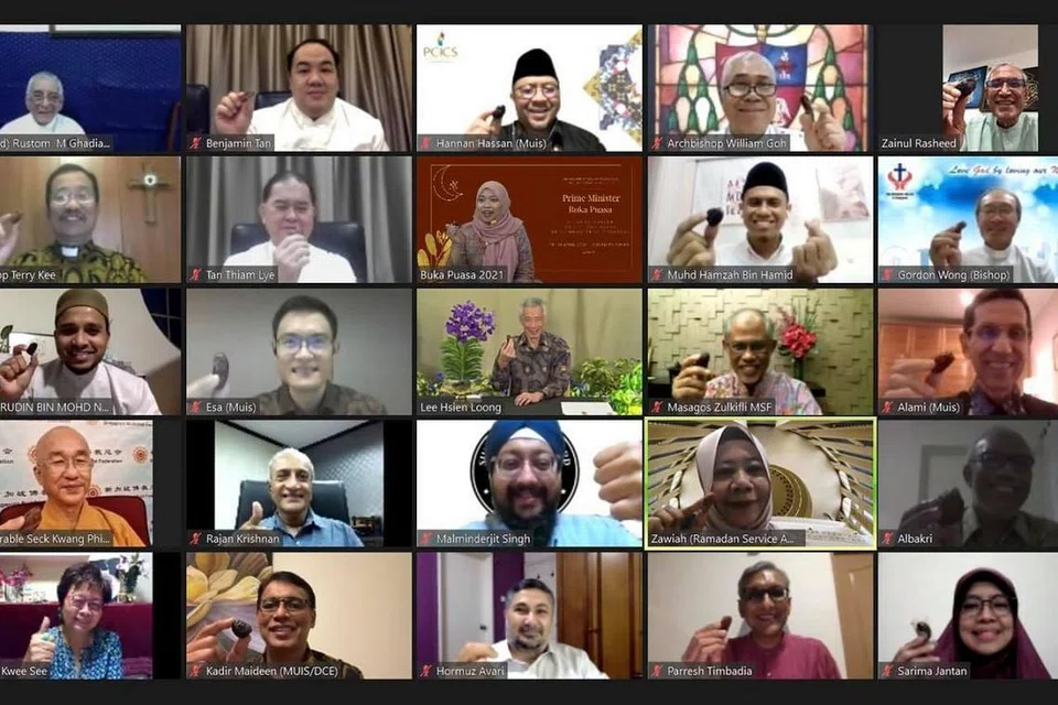 Encik Lee menyertai majlis berbuka puasa secara maya pada Jumaat (16 April) bersama sekitar 110 hadirin lain, termasuk pemimpin agama, masyarakat, masjid serta duta khidmat Ramadan.