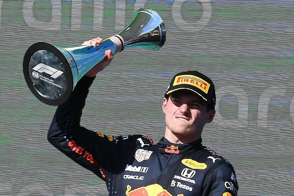 'TERLALU HEBAT': Dengan kejayaannya kelmarin, Max Verstappen mendahului Lewis Hamilton di puncak Formula Satu dengan 12 mata. - Foto-foto AFP