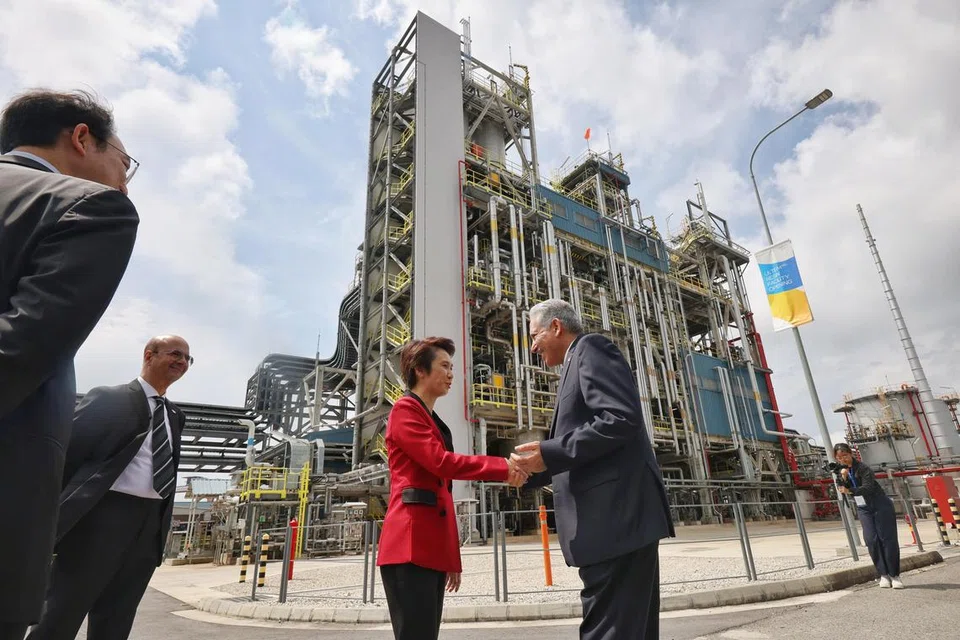 Menteri Negara Kanan (Perdagangan dan Perusahaan), Cik Low Yen Ling, dan ketua eksekutif SABIC, Encik Abdulrahman Al-Fageeh, menghadiri majlis pembukaan rasmi kemudahan syarikat itu pada 7 November.