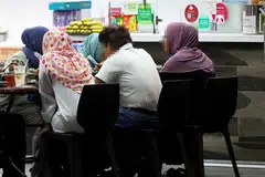 DISIASAT: Sekumpulan lelaki dan wanita ini dipercayai terlibat dalam kes yang didakwa sebagai ajaran sesat dan sedang disiasat polis dan Muis. - Foto fail