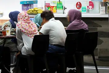 DISIASAT: Sekumpulan lelaki dan wanita ini dipercayai terlibat dalam kes yang didakwa sebagai ajaran sesat dan sedang disiasat polis dan Muis. - Foto fail