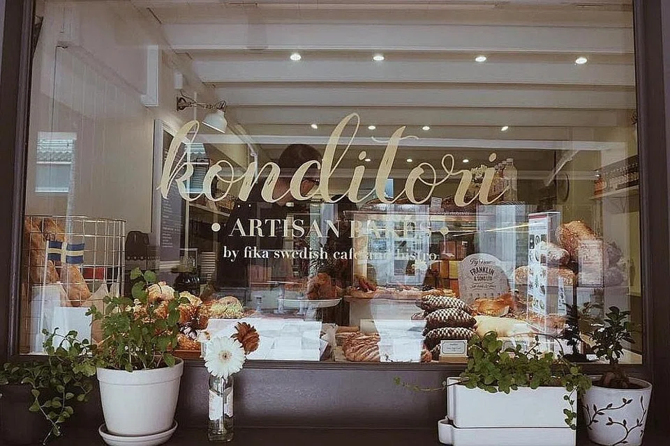 ADA KHIDMAT PENGHANTARAN: Konditori turut menawarkan khidmat penghantaran ke rumah, dengan langkah pemutus litar kini dilaksana untuk membendung penularan Covid-19. - Foto KONDITORI ROTI 