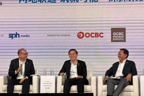 Pengerusi Jawatankuasa Pelaburan, Perdagangan, Hal Ehwal Pengguna dan Sumber Manusia Johor, Encik Lee Ting Han (tengah), ketika menghadiri Persidangan Asia Future Summit 2025.
