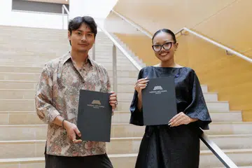 Penerima biasiswa Seni Majlis Seni Kebangsaan, Encik Mohamed Firdaus Mohamed Sani dan Cik Nurul Atiqah Zaidi, merupakan antara 54 individu dianugerahkan biasiswa seni dalam satu majlis di Galeri Nasional Singapura baru-baru ini.