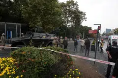 ANKARA BOM: Pengeboman yang berlaku berhampiran bangunan Kementerian Dalam Negeri Turkey  pada 1 Oktober mengakibatkan dua pegawai polis cedera.