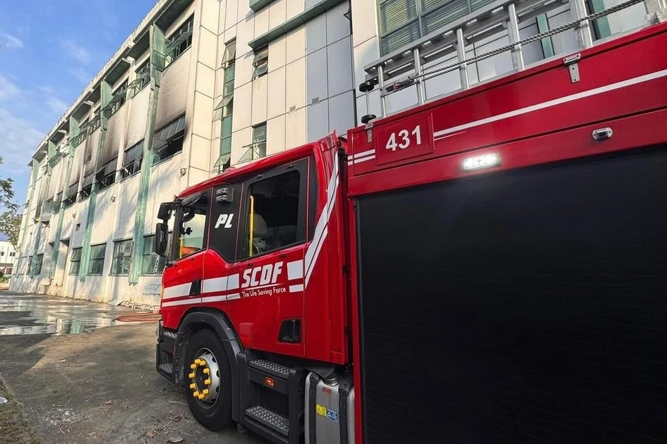 Pasukan Pertahanan Awam Singapura (SCDF) berkata mereka menerima panggilan tentang kebakaran di 8 Sungei Kadut Crescent sekitar jam 7 pagi pada 2 Januari. 