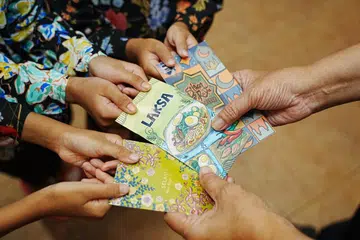 Sekitar 39 peratus daripada responden tinjauan BM berkata mereka memberi jumlah minimum $5 dalam sampul duit Raya sempena Aidilfitri 2025 ini.