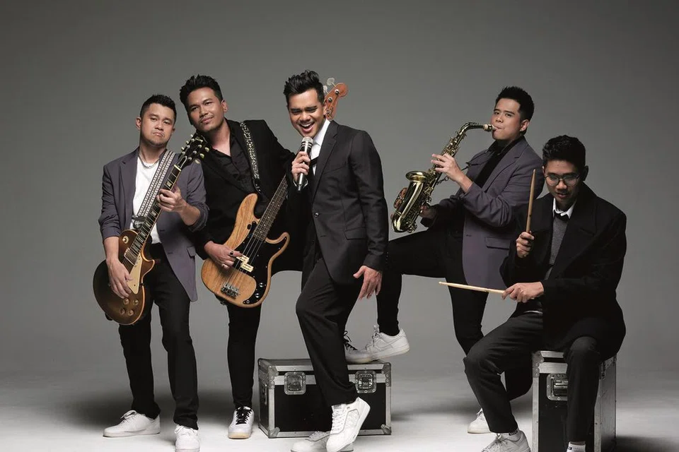 AKSI MEMUKAU: Alif Satar akan beraksi dalam konsert ‘Lochestra: Alif Satar & The Locos’ dan turut diiringi oleh barisan 60 pemuzik orkestra berpengalaman daripada Orkestra Filharmonik Malaysia (MPO).