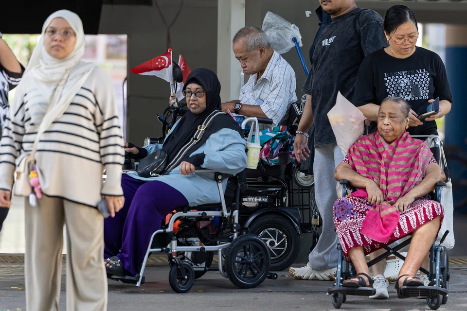 Jenis perumahan yang paling popular dalam kalangan warga emas ialah flat tiga bilik, yang dipilih oleh sebanyak 28.8 peratus.