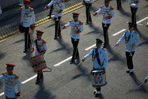 PANCARAGAM: Pancaragam Angkatan Bersenjata Singapura (SAF) dan  Pasukan Polis Singapura (SPF) bergerak keluar dari Padang selepas segmen Upacara dan Perbarisan.