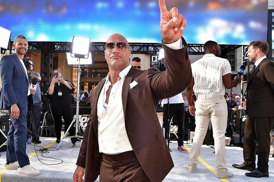 'THE ROCK': Menurut Forbes, bekas ahli gusti ini terima $123 juta dari Jun 2018 hingga Jun 2019. - Foto AFP